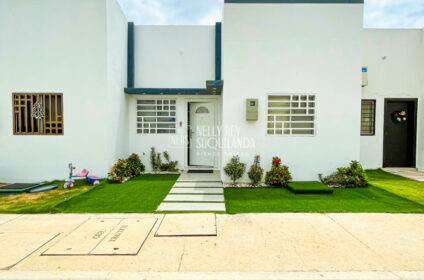 fachada de una villa en venta en la urbanización miracielo